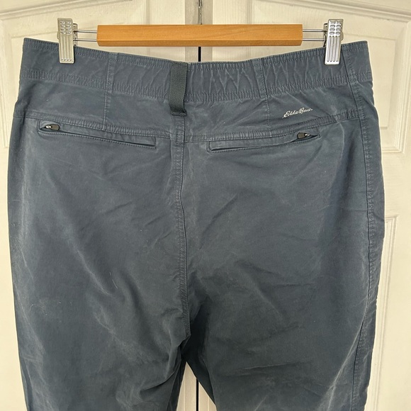 Eddie Bauer brushed cotton chino - Picture 2 of 5